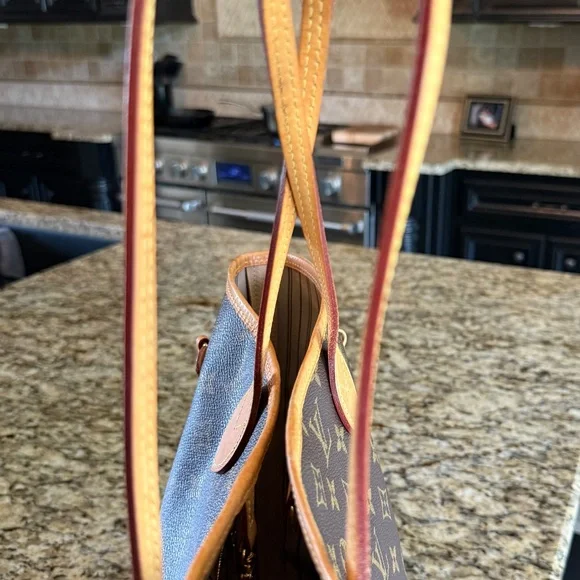 Louis Vuitton Neverfull MM - Picture 4 of 16